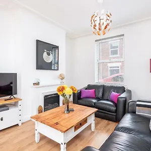  Holiday home Beautiful Riverside Walk To Centre In 15mins! United Kingdom